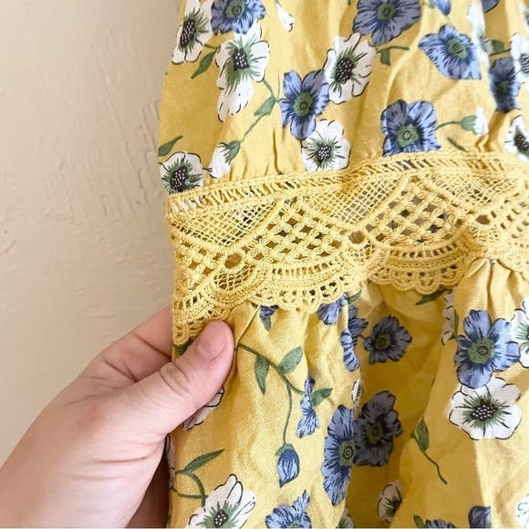 NWT CUPCAKES & CASHMERE Yellow Floral Open Back Boho Tank Top Women's Medium - Picture 3 of 6